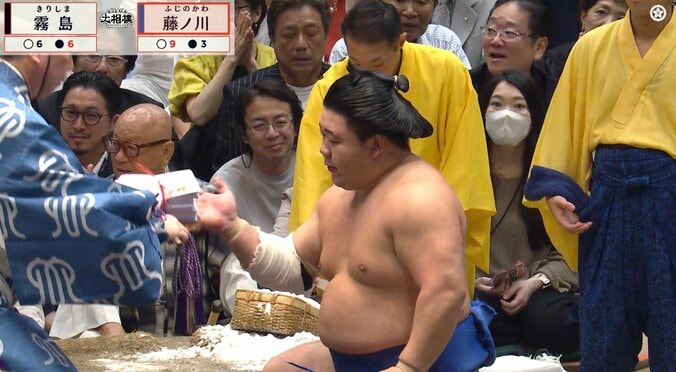 藤ノ川が「左手だけで霧島を…」驚異の逆襲で3大関総なめ「ラリアット」「腕取られたまま」圧巻光景に驚きと称賛 5枚目