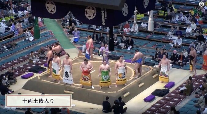 十両力士の化粧まわしに“名作人気漫画”主人公の姿　ひときわ目を惹く光景に「翼くんじゃん」ファン熱視線 3枚目