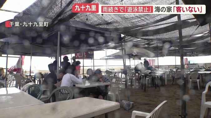 ほとんどお客さんが入っていない海の家