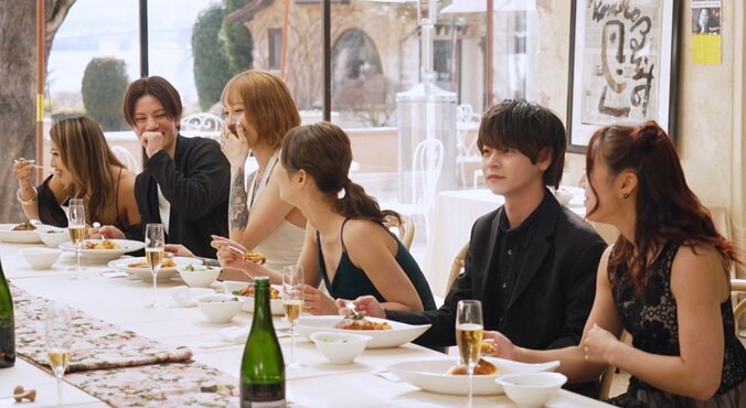 【写真・画像】「中学時代はグループの頭」30歳元ヤン美女、美脚際立つスリットドレス姿に絶賛の声「元ヤンに見えないよ！」 　2枚目