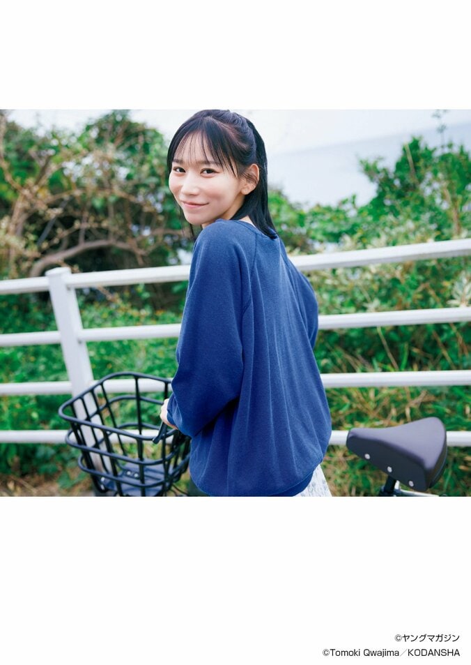 yosugala・黒坂未来、初グラビアで超絶プロポーション披露 『ヤンマガ』巻中に登場 1枚目