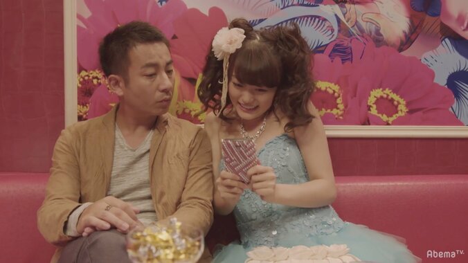 山地まり、SNSの「いいね！」のために狂い始めるキャバ嬢を怪演「狂いっぷりが気持ちいい」と反響 6枚目