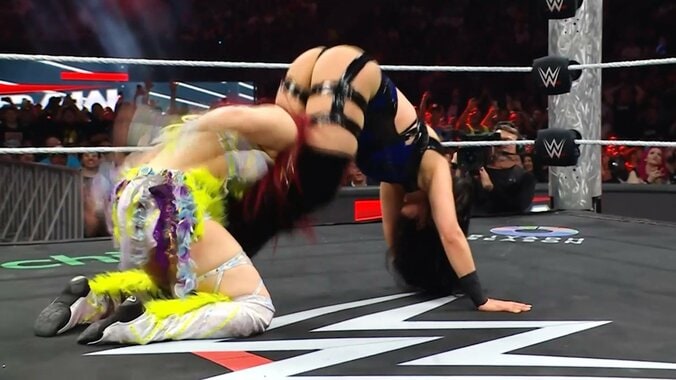 ヘッドシザースからの「デビルズ・キス」