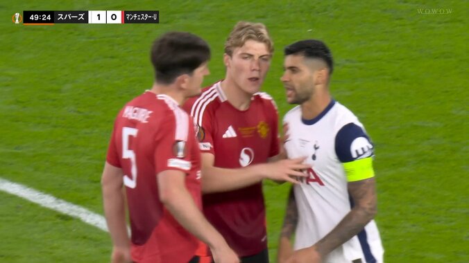 【映像】バチバチの組み合い→一触即発のフェイスオフ