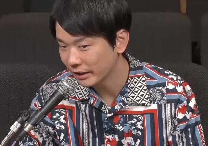 【写真・画像】「これがハニートラップ」かまいたち山内、谷間あらわな美女と半裸ベッド写真を撮られ呆然　2枚目