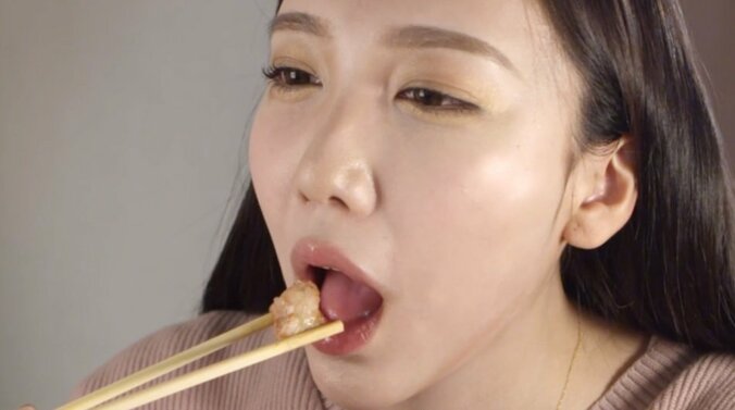 『網の上で変身、その可能性無限大』ざわちん、激ウマ肉料理でメシテロ敢行 5枚目