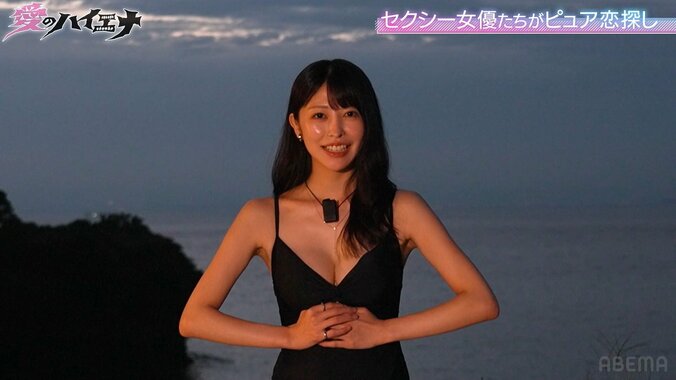 浜辺美波似の23歳セクシー女優、水着姿でワイルド系モデルと2人きりに…男性からの言葉に「恥ずかしい」 3枚目