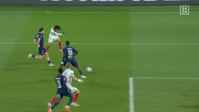 【映像】南野拓実、PSG守備陣を引き裂く高速シュートパス炸裂