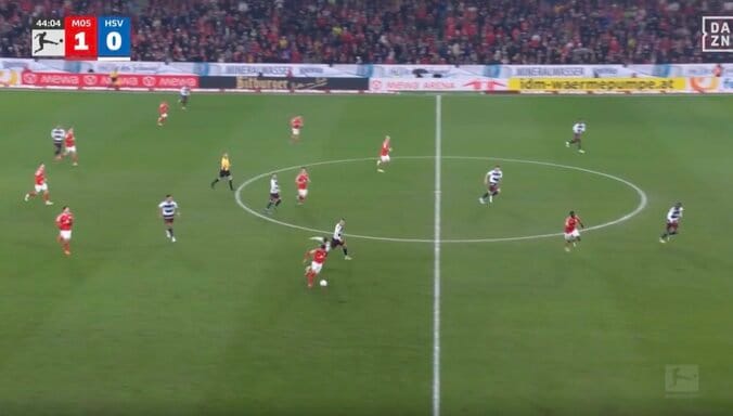 「キレてるな」佐野海舟、“神タッチ”で2人置き去り「すげえ」「上手すぎだろ」超速ボール奪取→密集地帯をドリブル突破 5枚目