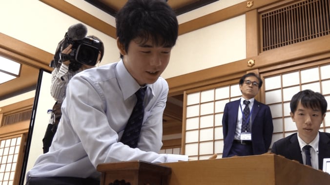 将棋・藤井聡太四段、わずか半年で大記録・29連勝達成！　連勝の軌跡 2枚目