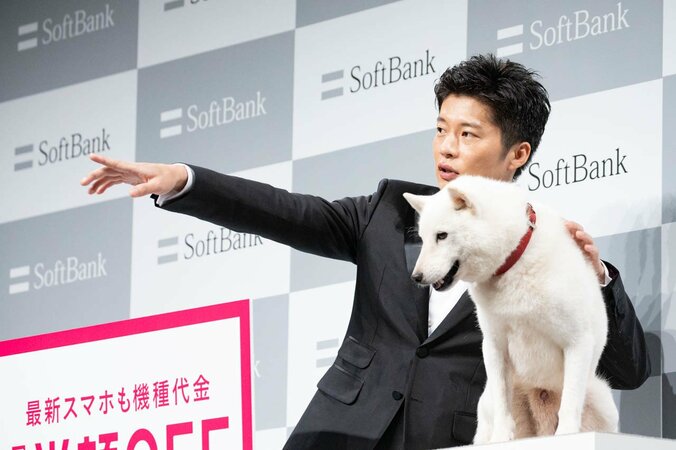 【画像】田中圭＆“お父さん”の可愛らしいキスに、報道陣ほっこり（23枚） 17枚目