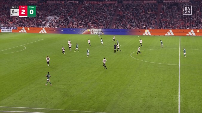 ファン沸騰！ 日本代表DFがバイエルン戦で決定機演出「ファーストタッチが素晴らしい」「攻撃はトップクラス」菅原由勢が完璧トラップ→高速クロス 5枚目