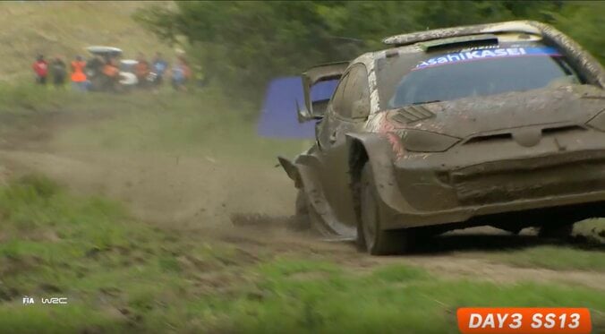 【写真・画像】世界ラリー、日本人34年ぶりVの直前に“異例の光景” まだ勝っていないのに…国際映像が捉えた粋な瞬間　1枚目