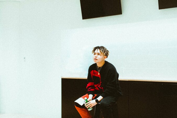 Leon Fanourakis「アルバム全体にポジティブなメッセージを込めた」新たな一面 3枚目