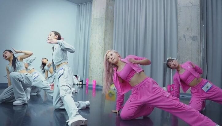 【写真・画像】キツネ耳&大胆衣装で登場!寝そべりながら顎クイも…練習生たちの獣のようなパワフルセクシーダンスに観客熱狂「100%を超えてもう最高!」 1枚目