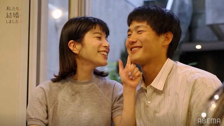 野村周平＆さとうほなみ、後輩招いての宅飲みでイチャイチャ全開！「本当に幸せそう」『私たち結婚しました』第6話