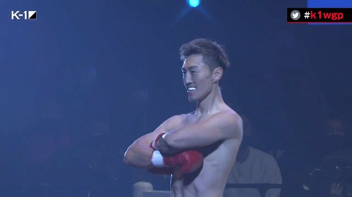 “前のめり”ダウンに衝撃…戦慄の“70秒”KOに「マイク・タイソンのようだ」解説も驚愕