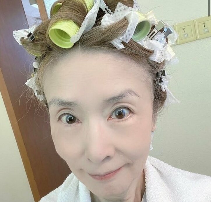 小柳ルミ子、私物の“メイク道具”を公開「メイク　だーい好き」