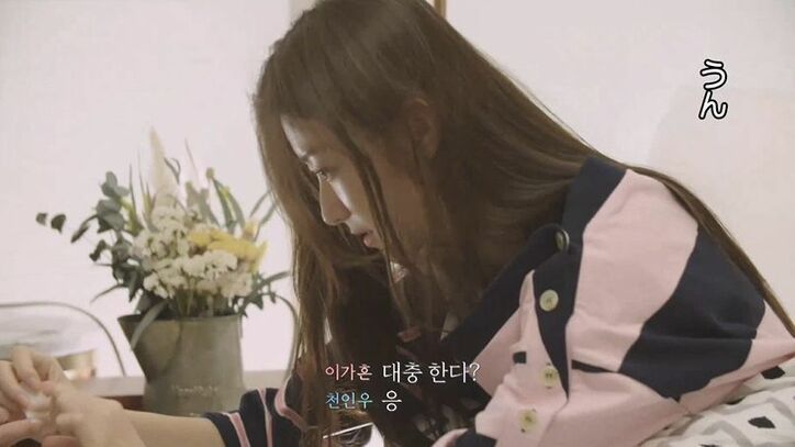 モテモテ清楚系美女が激しく嫉妬！目の前で気になる男子が他の女子とイチャイチャし始め…