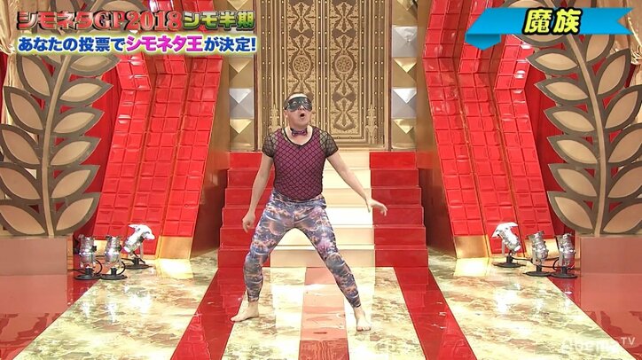 大川藍、ぞっこん！　お笑いコンビ・魔族「ムチとの遭遇」で恍惚の表情