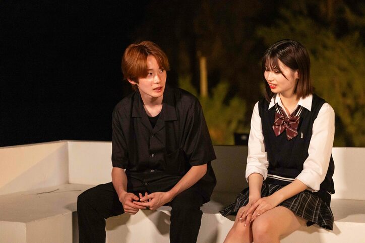 【写真・画像】美脚スラリのモテモテ高3女子、オーバー白Tシャツで海辺デート!男子がドキドキ『今日好き』ホアヒン編第3話 3枚目