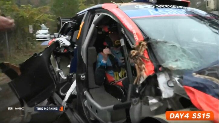 【写真・画像】ラリージャパンで大波乱、雨の最終日に衝撃事故  「ドアが完全に外れた状態で到達」公式Xも驚きを持って伝える　1枚目