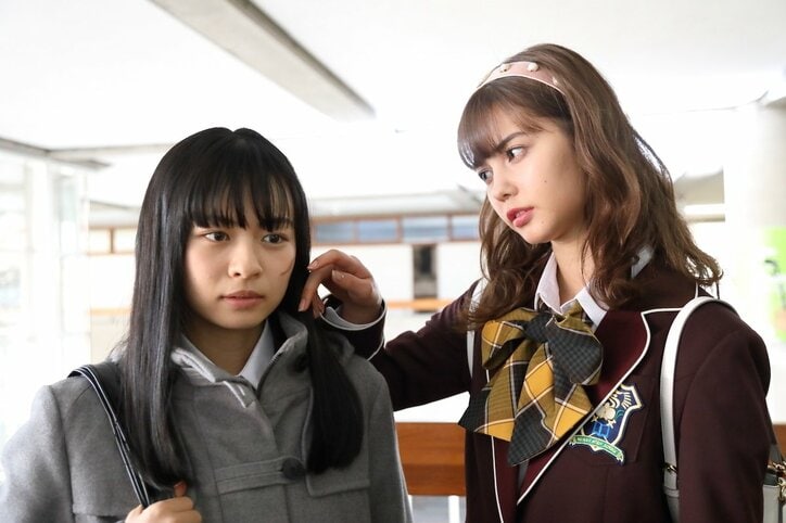 必死に追い求めていた“美しさ”とは?ルッキズムへの問題提起作『ブラックシンデレラ』第1話 ド平凡女子・愛波(莉子)がミスコンに出場するも…