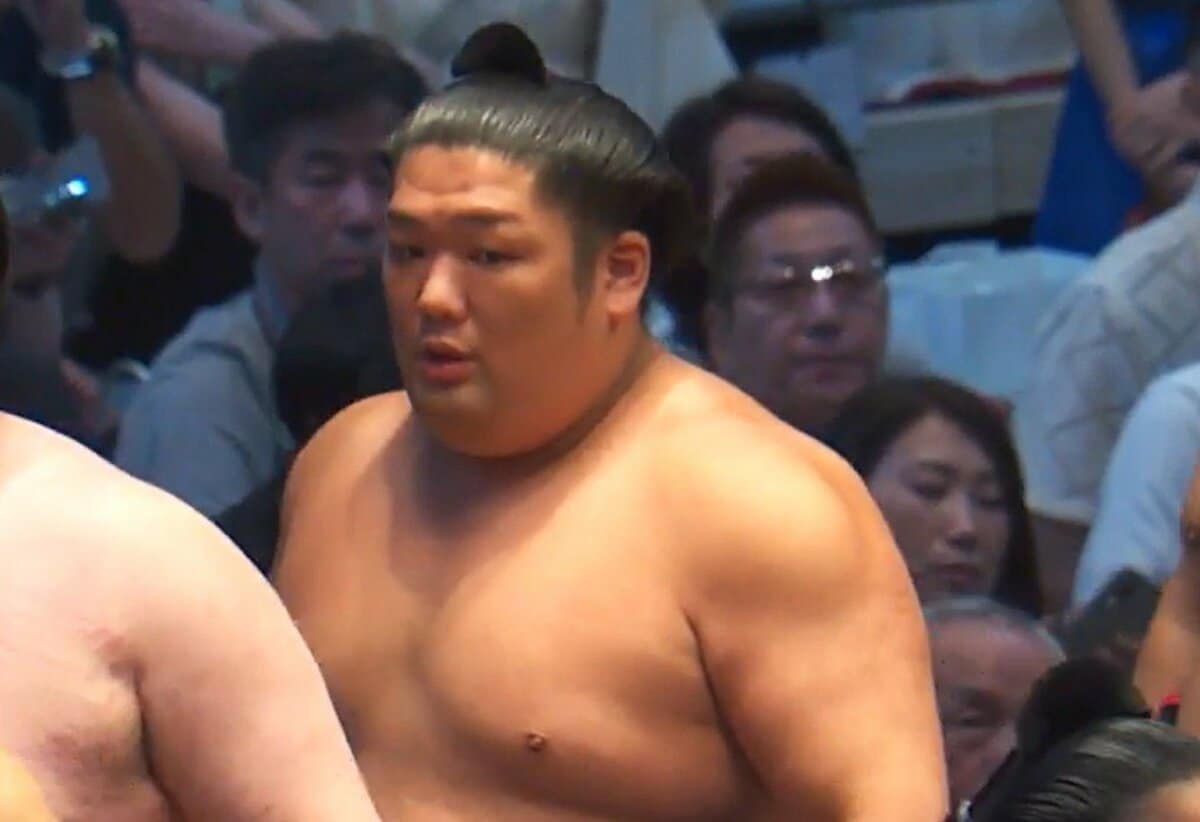 写真・画像】「柄がわからん」「これはカッコイイ」尊富士、“個性的