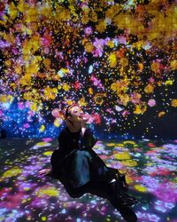 山田優、カラフルなオフショットで新年の挨拶「インパクトあるわね」「綺麗～」と称賛の声