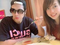 アレクサンダー『ランチだ‼️一番高いステーキ頼んだぞ‼️』