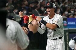 打っタツジ、捕っタツジ、走っタツジ 侍ジャパンの“元気印”ヌートバーが初戦からエンジン全開「お前が真のサムライだ」