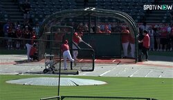 大谷翔平、スタンド最上段に柵越え連発 「めちゃくちゃ飛ばしてる」欠場直前の打撃練習にファン驚愕