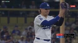 ド軍のお調子者が復帰早々みせた“特大変顔”にファン爆笑…フリーマンの“超絶美技“に救われまさかのリアクション「キケの顔w」