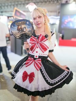 The Usual Cosplayer Photo Session at "Tokyo Game Show 2025" - 4Gamer.net Report