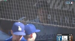 大谷翔平が大爆笑！ 一体、何が起きた…！？ ベンチでハプニング発生… 喜びすぎた同僚の様子がおかしくなる「めっちゃ楽しそうw」「ここまでの爆笑は珍しい」