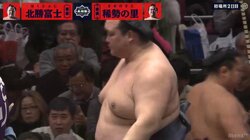 稀勢の里、二日目で新年初白星、北勝富士に勝利で場内大歓声