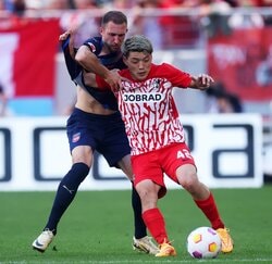 「マラドーアンだ」堂安律が強い・上手い！ 大型DFに競り勝った圧巻ボールキープの瞬間が話題「バケモノやんけ」「良さ出た」