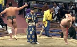 「残った残った」の掛け声が“少し違って”聞こえる… 個性派行司にファンほっこり