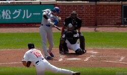 ウソでしょ！？ 大谷翔平、変態打ち48号で「バケモノかよ」「ゴルフ打法」外野手の頭上を“爆速通過”「ホームラン王見えた」