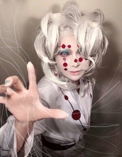 叶美香「鬼滅の刃」お蔵入りしていた“下弦の伍”累のコスプレ姿を披露 「5回以上観た大好きなシーン」