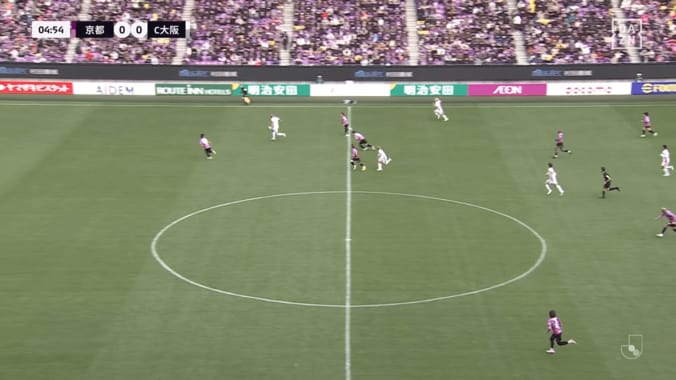 “大谷翔平とほぼ同体格”のJリーガーにファン驚愕！「物理的に強すぎる」「ルカクみたい」重戦車ドリブルで敵2人を吹っ飛ばす→ゼロからチャンス演出 3枚目