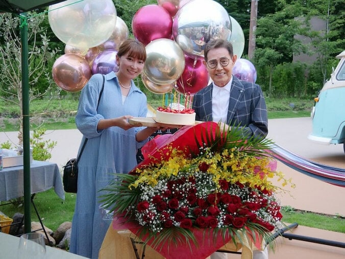 加藤茶、妻・綾菜との2ショットを公開「お祝いしていただきました」 1枚目