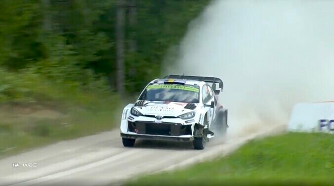 【写真・画像】世界ラリーで「37m飛ぶ」驚異のビッグジャンプ 「少し飛びすぎたかも」本人も驚いた“異次元の瞬間” 1枚目