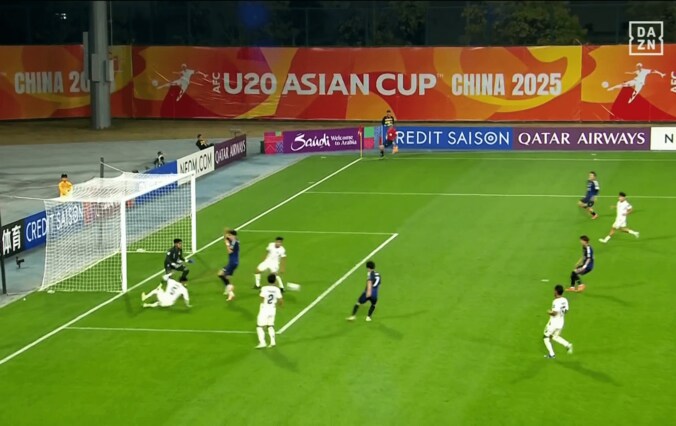 「完璧な動きだ」U-20日本代表エースの“圧巻ダイレクトショット弾”にファン大興奮！ 佐藤龍之介に「うまい！」「有言実行」など称賛の声 2枚目