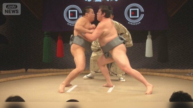 元力士がパフォーマンス「相撲レストラン」銀座に進出　大迫力で外国人客興奮 1枚目