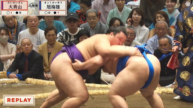 「余計に目立つ」親方の背後に有名俳優 出で立ちが話題 「いつものイケメンが居る」ネットざわめき 5枚目