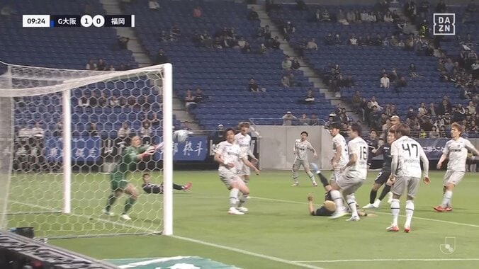 「キャプテン翼もびっくり」G大阪21歳新星FWが衝撃オーバーヘッド弾 難しい体勢から一撃「そんなゴール決めれたんや」SNS沸騰 3枚目