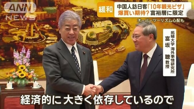 岩屋毅外務大臣（左）と李強首相（右）