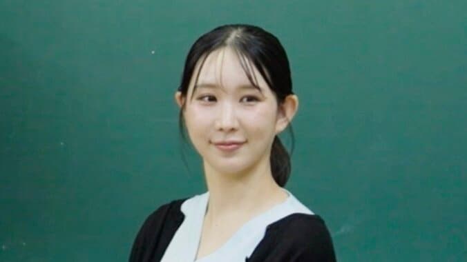 【写真・画像】“171cm”スタイル抜群看護師、勤務姿から一変のぴったりニット姿に「美人すぎる」「マジでかわいい」　1枚目