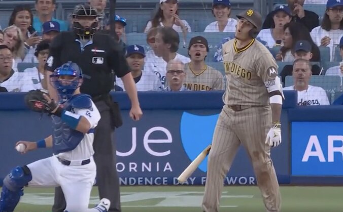 【写真・画像】一体、何が起きた…？ 暴れん坊マチャドが“まさかの行動”「怖すぎるだろ」 相手投手がボールを投げてるのに… 予想外のリアクションが話題に　1枚目